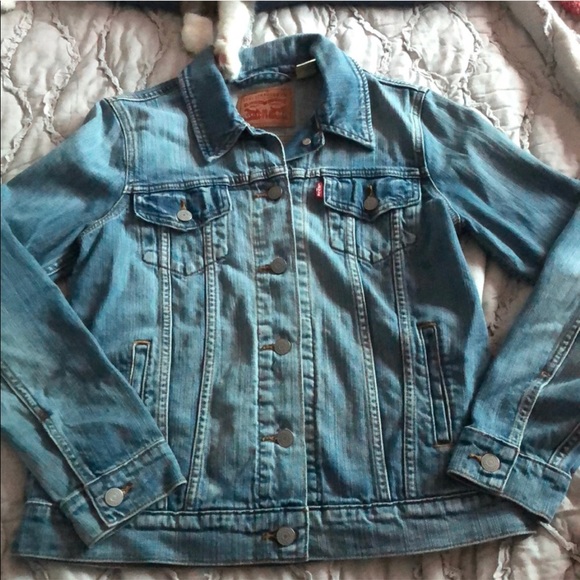 Levi’s Denim Trucker Jacket - size Medium - Picture 1 of 3